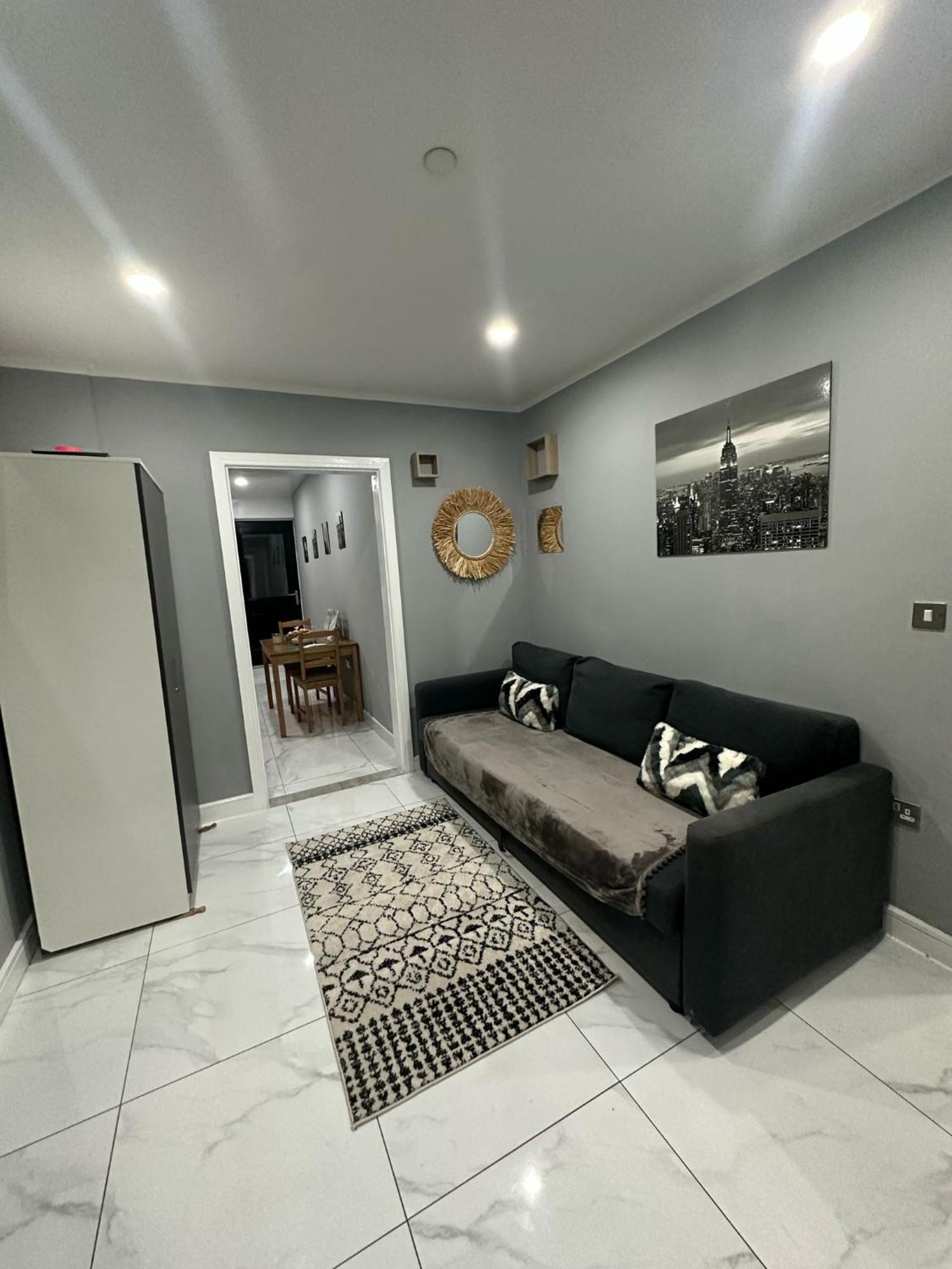 2 Bedroom Flat With Hot Tub Кардіфф Екстер'єр фото