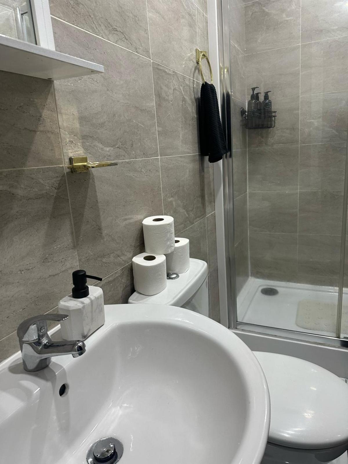 2 Bedroom Flat With Hot Tub Кардіфф Екстер'єр фото
