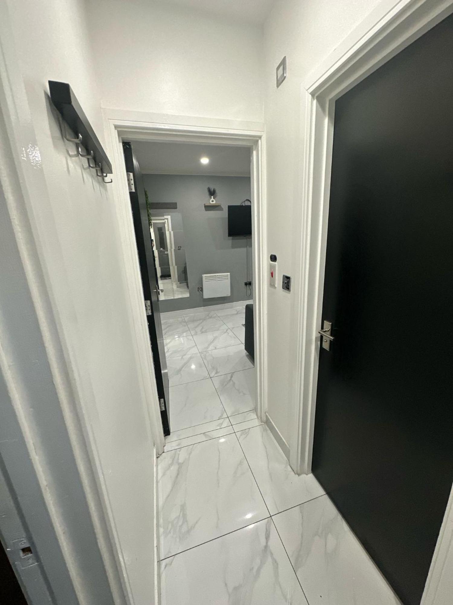 2 Bedroom Flat With Hot Tub Кардіфф Екстер'єр фото