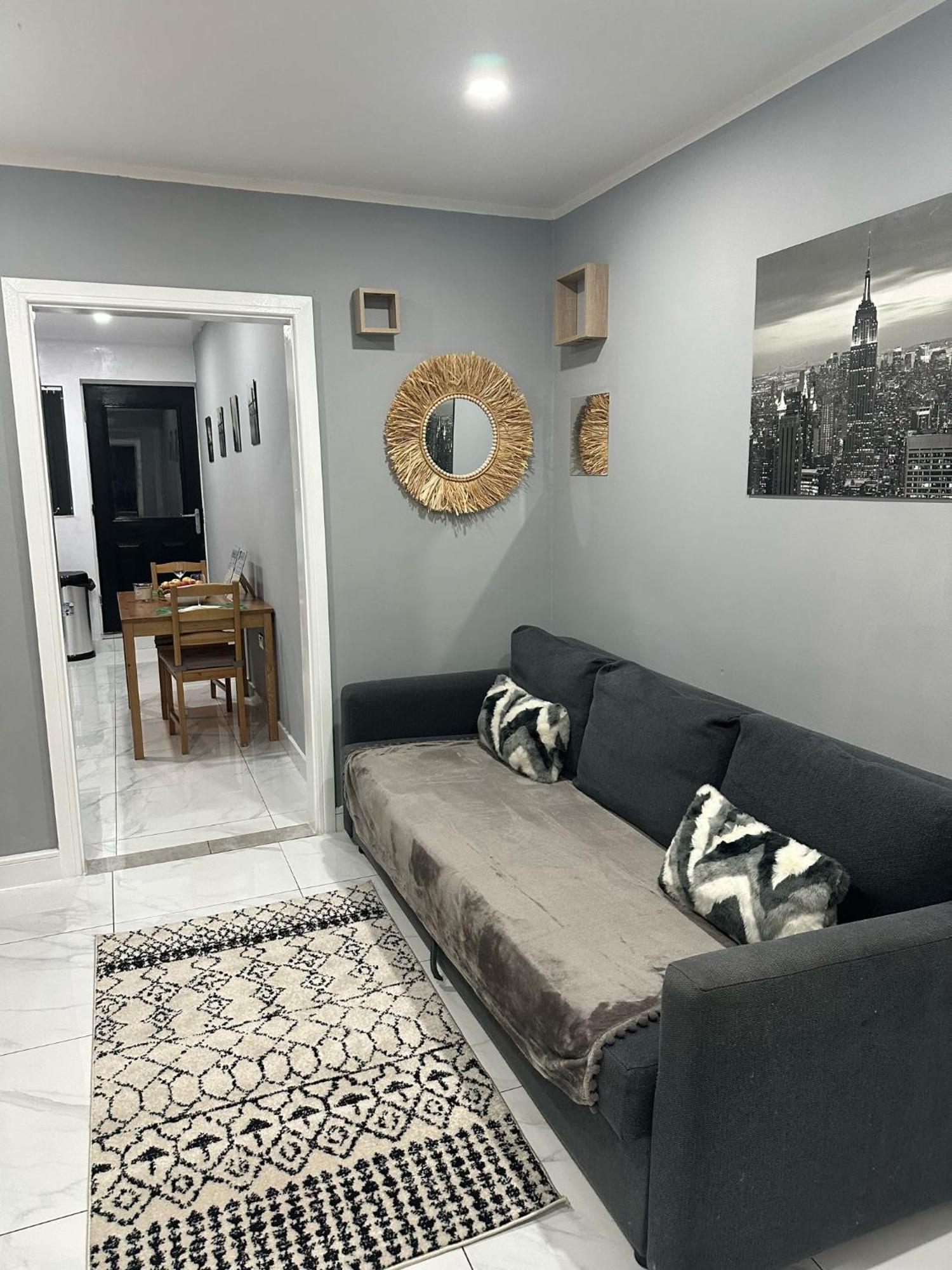 2 Bedroom Flat With Hot Tub Кардіфф Екстер'єр фото